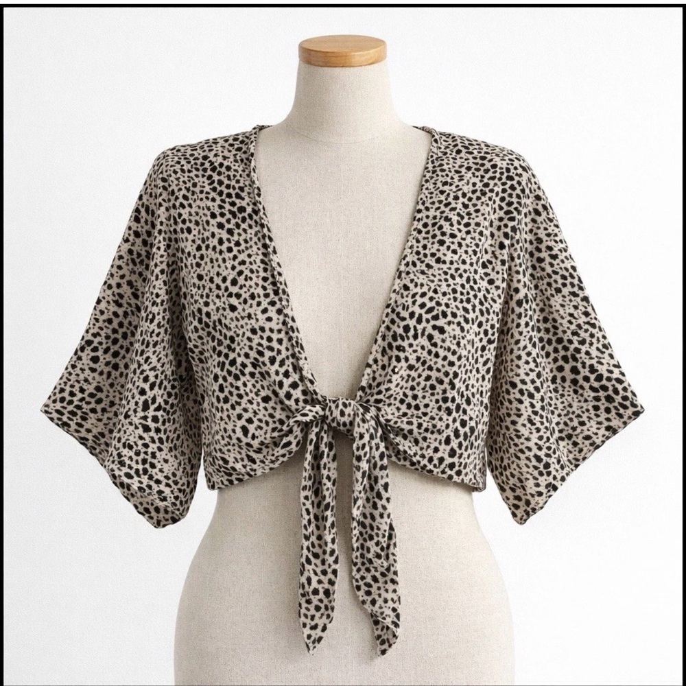 American Eagle Cheetah Leopard Animal Print Tie Front Bell Sleeve Shrug Size M/L